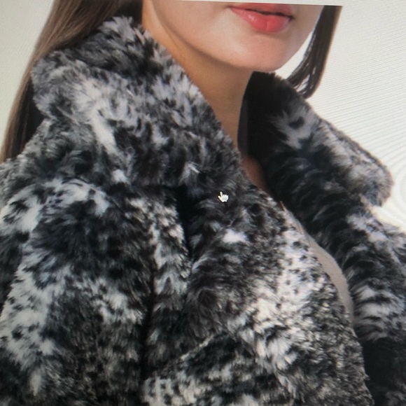 MARIGOLD + LOTUS Black Faux Fur Coat PRICE DROP - Picture 3 of 7